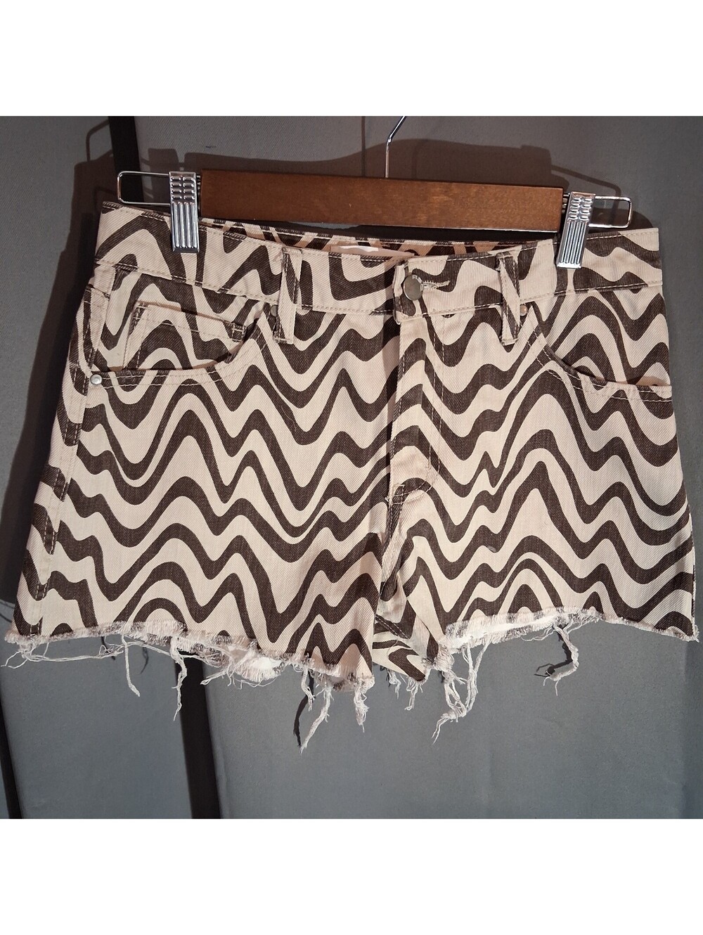 RSQ Women's Brown and Cream Wave Print Denim Shorts Size 27